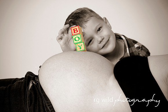 Maternity Portraits by Linda Wild, RG Wild Photography | PERTH